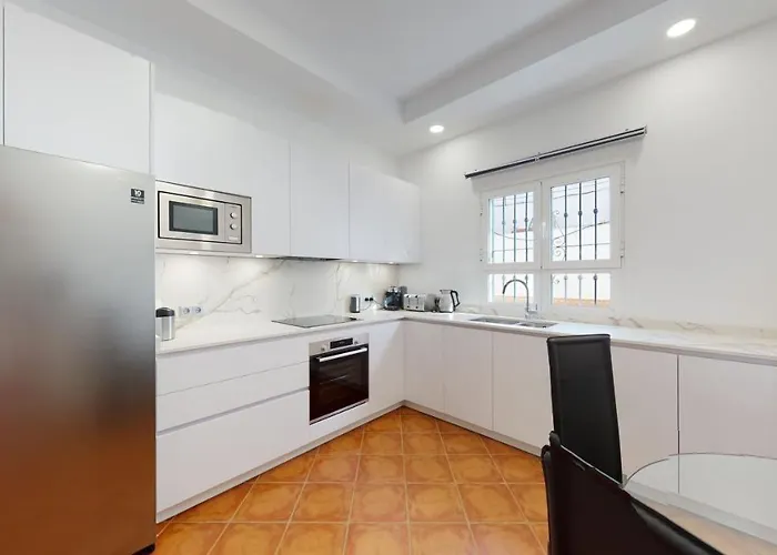 Semesterbostad 5 Bedroom-privatepool-balcony-sea View-nerja *