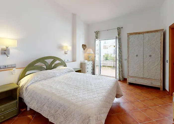 Semesterbostad 5 Bedroom-privatepool-balcony-sea View-nerja