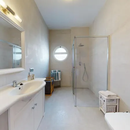 5 Bedroom-privatepool-balcony-sea View-nerja