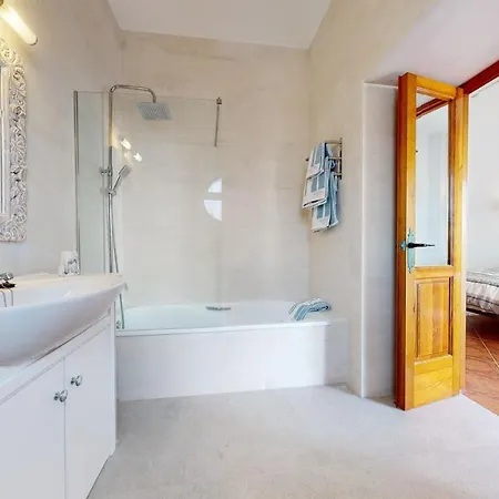 Luxury 5 Bed House Private Pool And Sea View Holiday home *