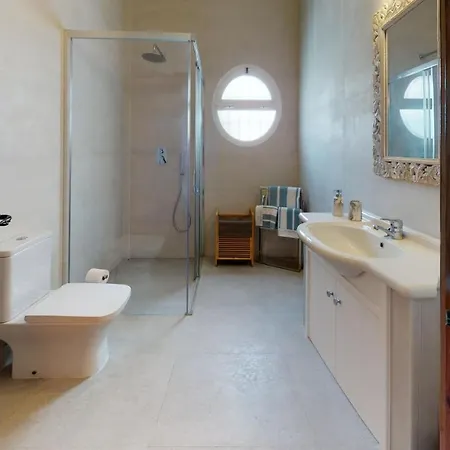 Luxury 5 Bed House Private Pool And Sea View *
