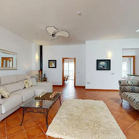 Luxury 5 Bed House Private Pool And Sea View Holiday home *