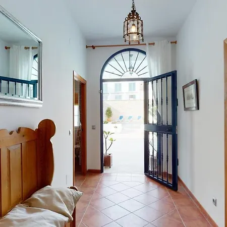 5 Bedroom-privatepool-balcony-sea View-nerja בית נופש *