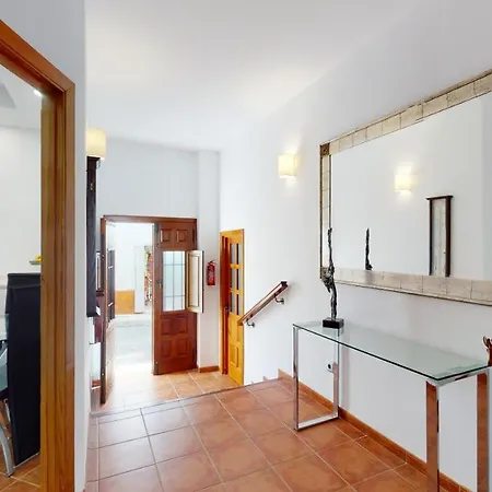 5 Bedroom-privatepool-balcony-sea View-nerja בית נופש נרחה