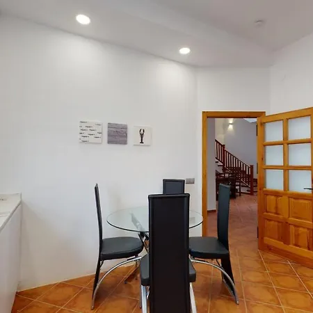 5 Bedroom-privatepool-balcony-sea View-nerja בית נופש