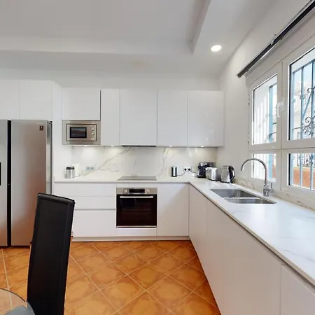 5 Bedroom-privatepool-balcony-sea View-nerja בית נופש *