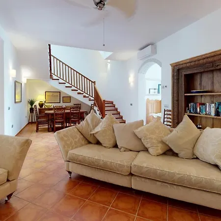 5 Bedroom-privatepool-balcony-sea View-nerja Nerja