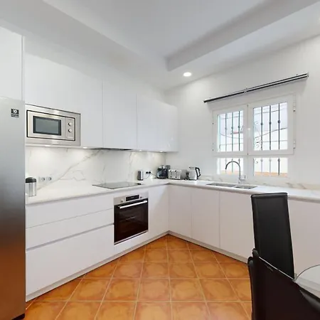 בית נופש 5 Bedroom-privatepool-balcony-sea View-nerja *