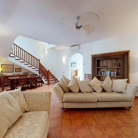 5 Bedroom-privatepool-balcony-sea View-nerja בית נופש *