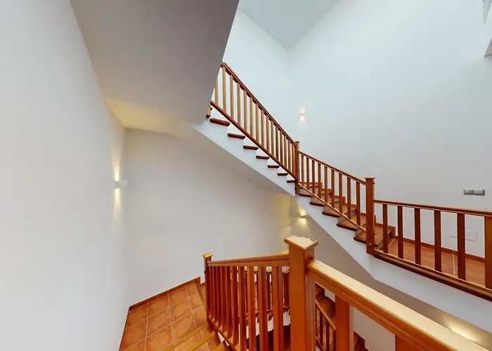 5 Bedroom-privatepool-balcony-sea View-nerja