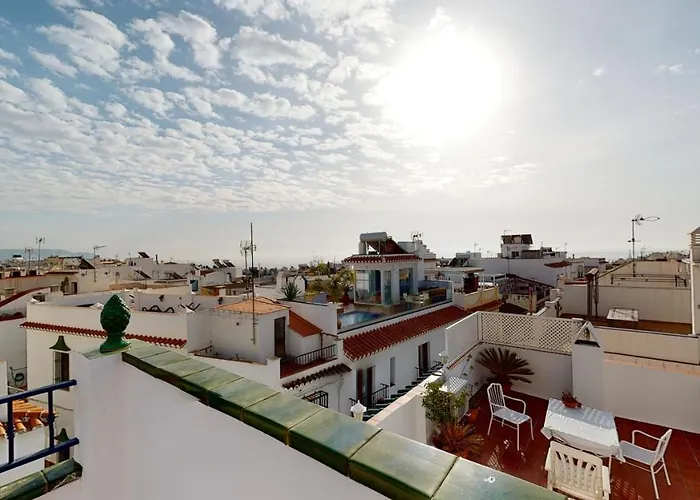 5 Bedroom-privatepool-balcony-sea View-nerja