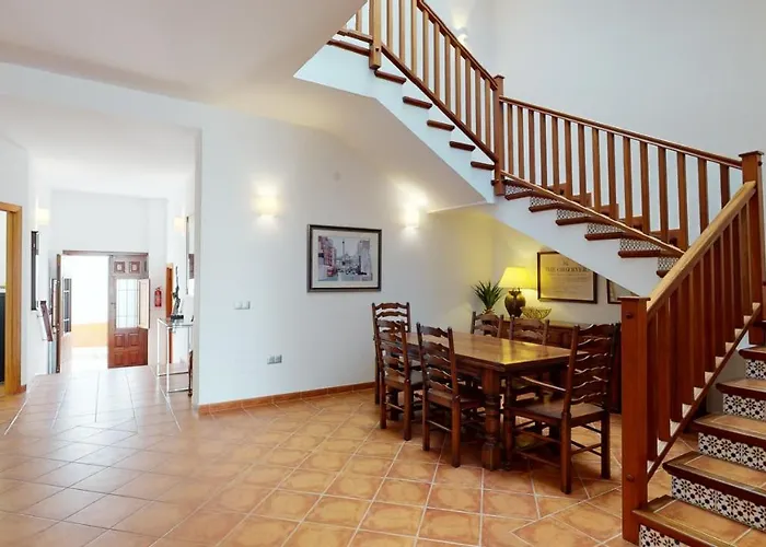 5 Bedroom-privatepool-balcony-sea View-nerja Nerja