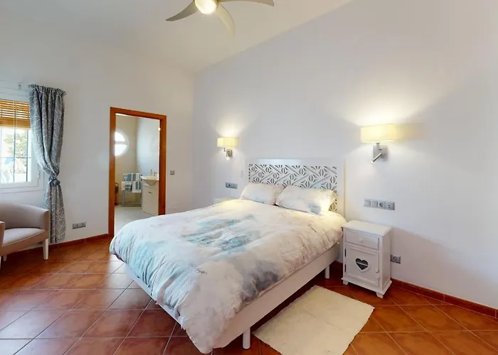 5 Bedroom-privatepool-balcony-sea View-nerja Nerja