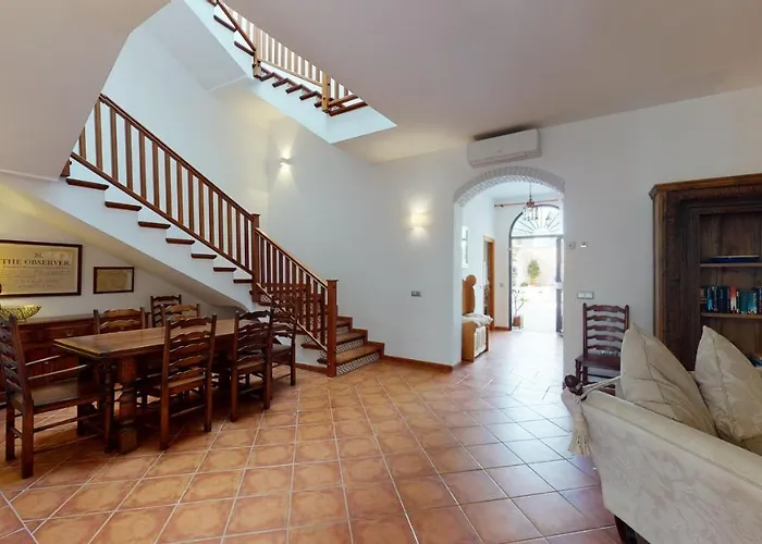 5 Bedroom-privatepool-balcony-sea View-nerja Дом отдыха