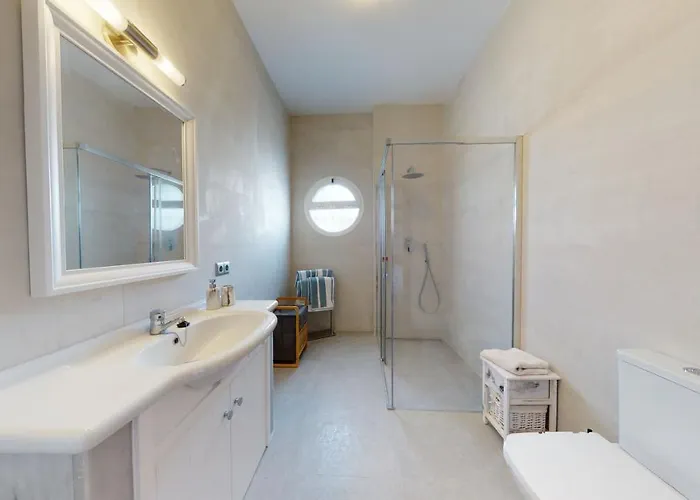 5 Bedroom-privatepool-balcony-sea View-nerja