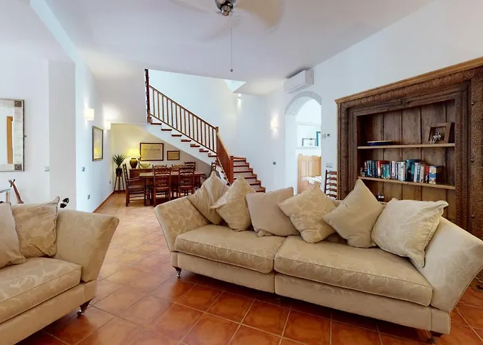 5 Bedroom-privatepool-balcony-sea View-nerja Nerja