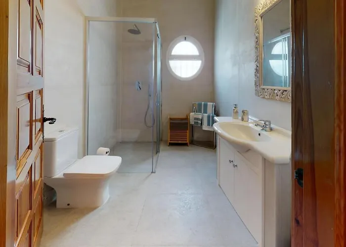 5 Bedroom-privatepool-balcony-sea View-nerja *